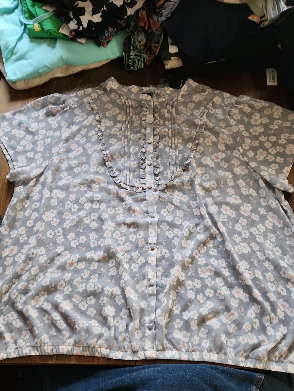 NWT Torrid Plus Size 4 Chiffon Shirt Blouse Gray Pink Floral